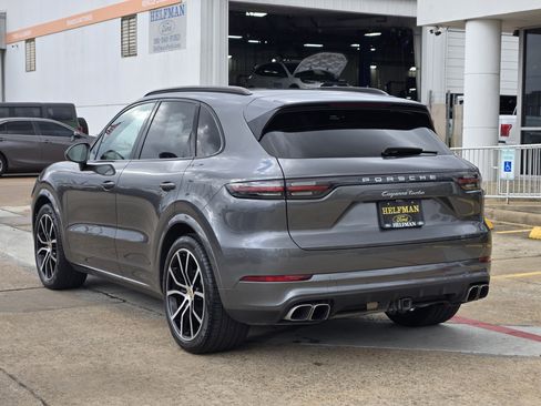 Used 2019 Porsche Cayenne Turbo image 4