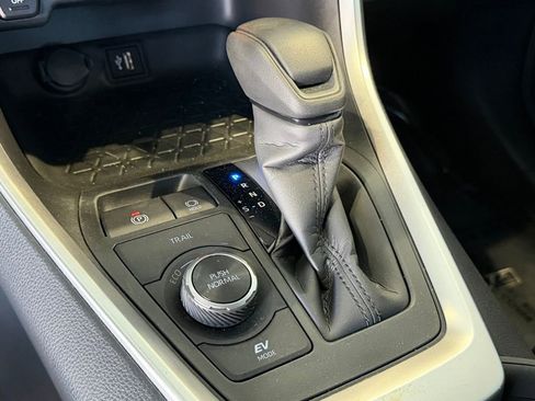 Used 2025 Toyota RAV4 XLE image 26