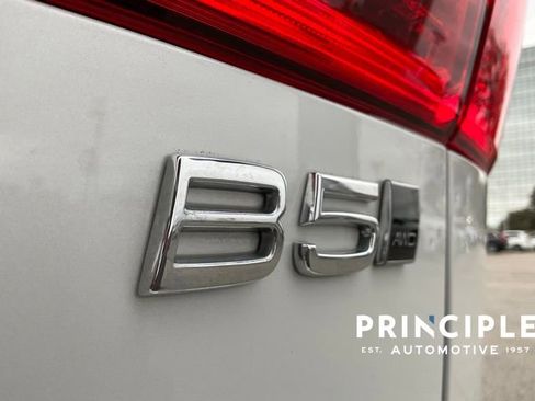 Certified 2025 Volvo XC60 B5 Core image 25