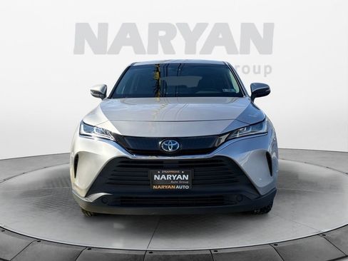 Used 2023 Toyota Venza LE image 3