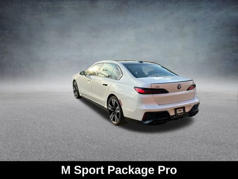 Used 2025 BMW 760i xDrive w/ Executive Package AWD/4WD image 7