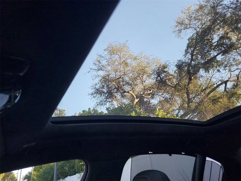 Used 2025 BMW M5 Base w/ Executive Package image 39