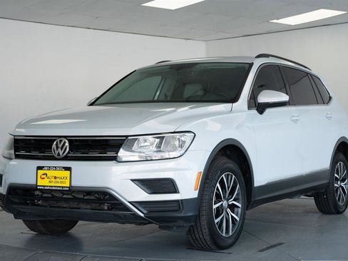 Used 2018 Volkswagen Tiguan SE image 3