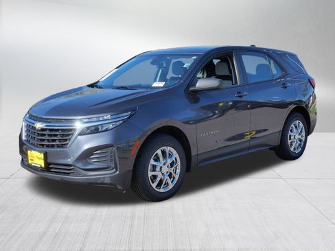 Used 2022 Chevrolet Equinox LS AWD/4WD image 3