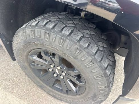 Used 2018 Chevrolet Colorado Z71 w/ Z71 Midnight Edition AWD/4WD image 4