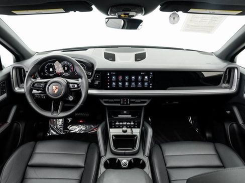 Certified 2025 Porsche Cayenne image 21