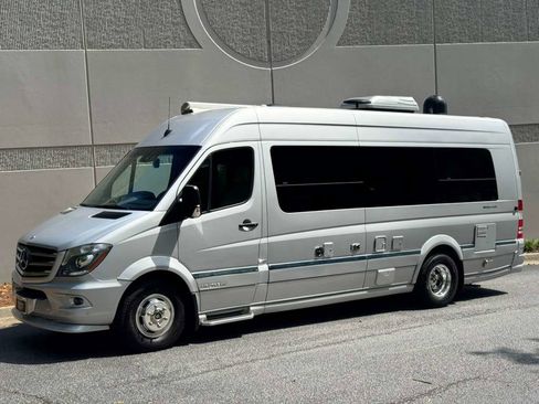 Used 2015 Mercedes-Benz Sprinter 3500 image 3