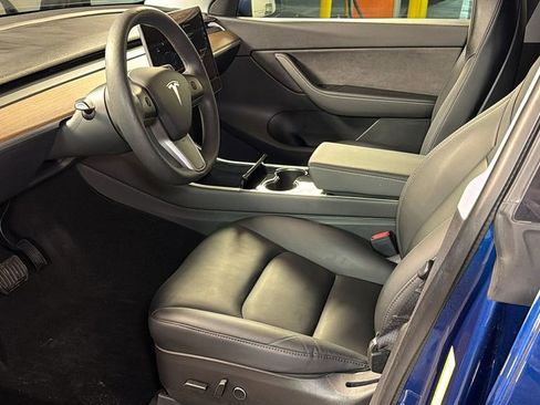 Used 2021 Tesla Model Y Standard Range image 18