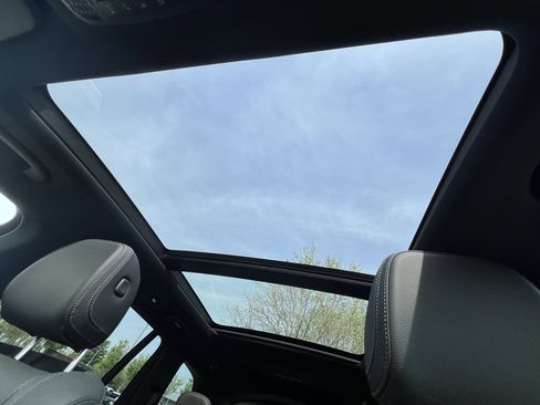 Used 2025 Mercedes-Benz GLS 450 4MATIC image 28