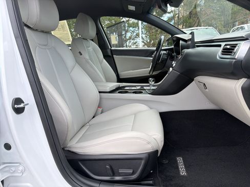 Used 2022 Genesis G70 2.0T AWD/4WD image 35