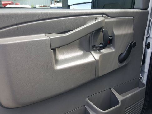 Used 2018 Chevrolet Express 3500 RWD image 19