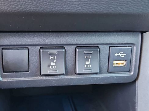 Used 2022 Toyota Corolla Cross XLE w/ Convenience Package FWD image 33