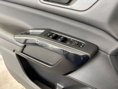 Used 2025 Nissan Pathfinder SV FWD image 18