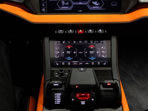 Used 2025 Lamborghini Urus SE image 28