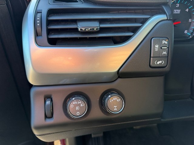 Used 2020 Chevrolet Suburban LT AWD/4WD image 23