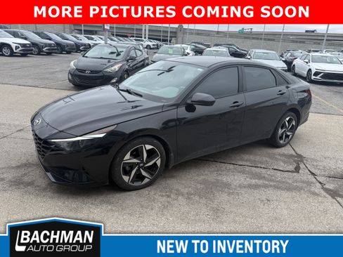 Certified 2023 Hyundai Elantra SEL w/ Convenience Package FWD image 3