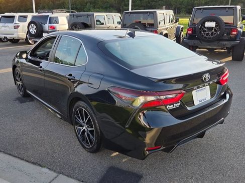 Used 2023 Toyota Camry SE FWD image 9