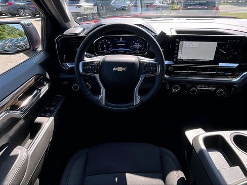 Used 2023 Chevrolet Silverado 1500 LT AWD/4WD image 17