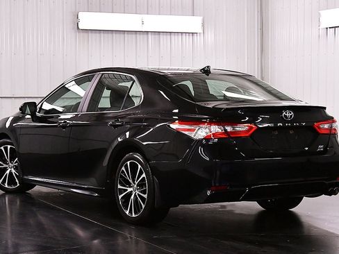 Used 2020 Toyota Camry SE image 5