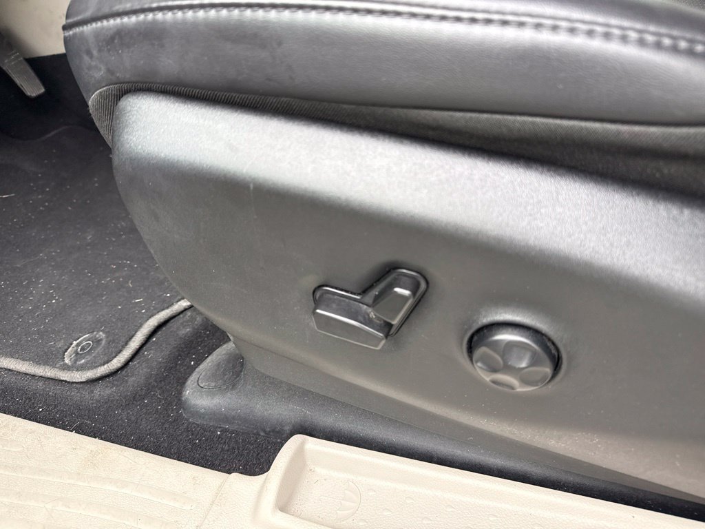 Used 2023 Chrysler Pacifica Touring-L FWD image 10