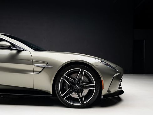 Used 2025 Aston Martin V8 Vantage Coupe RWD image 38