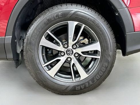 Used 2018 Toyota RAV4 XLE AWD/4WD image 33