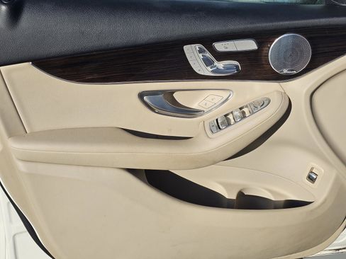 Used 2021 Mercedes-Benz GLC 300 w/ Premium Package image 9