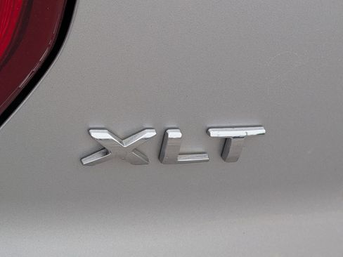 Used 2017 Ford Explorer XLT w/ Equipment Group 202A image 6