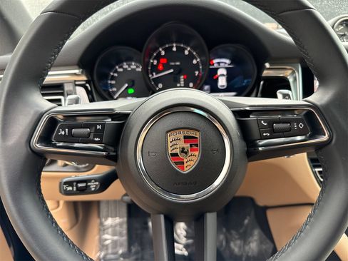 Used 2025 Porsche Macan image 27