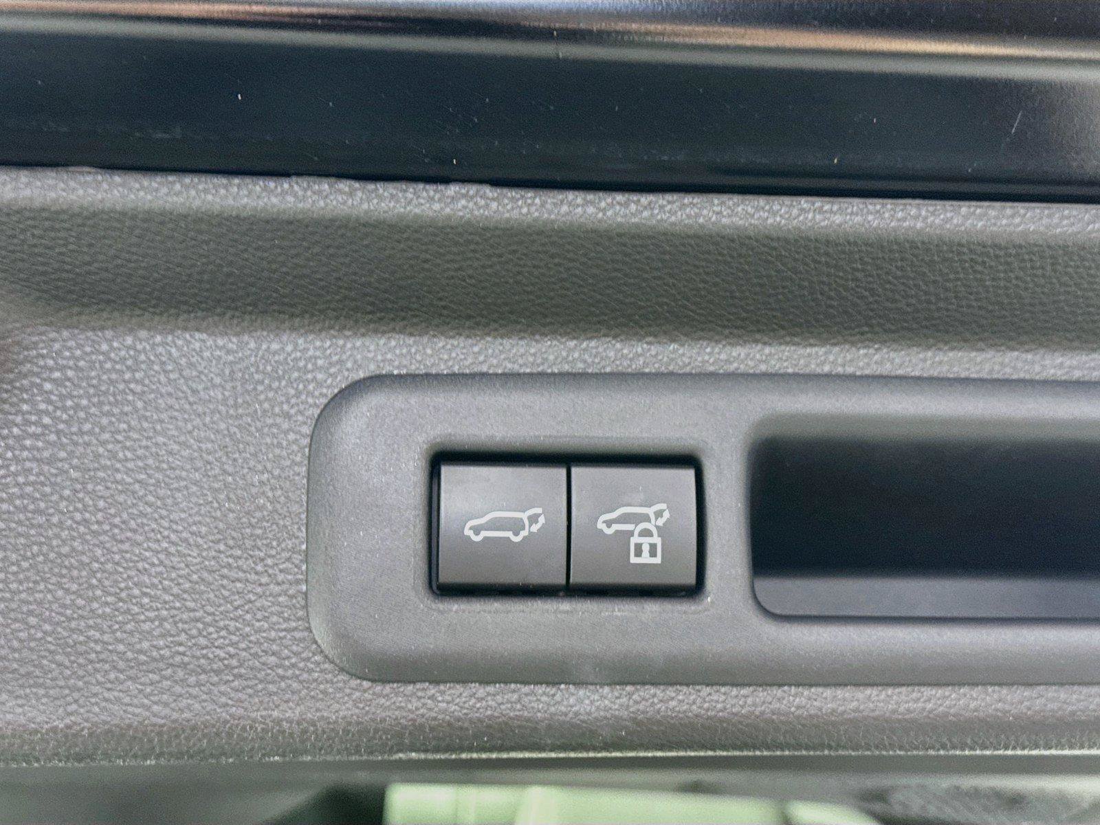 Used 2025 Toyota Sequoia Capstone AWD/4WD image 43