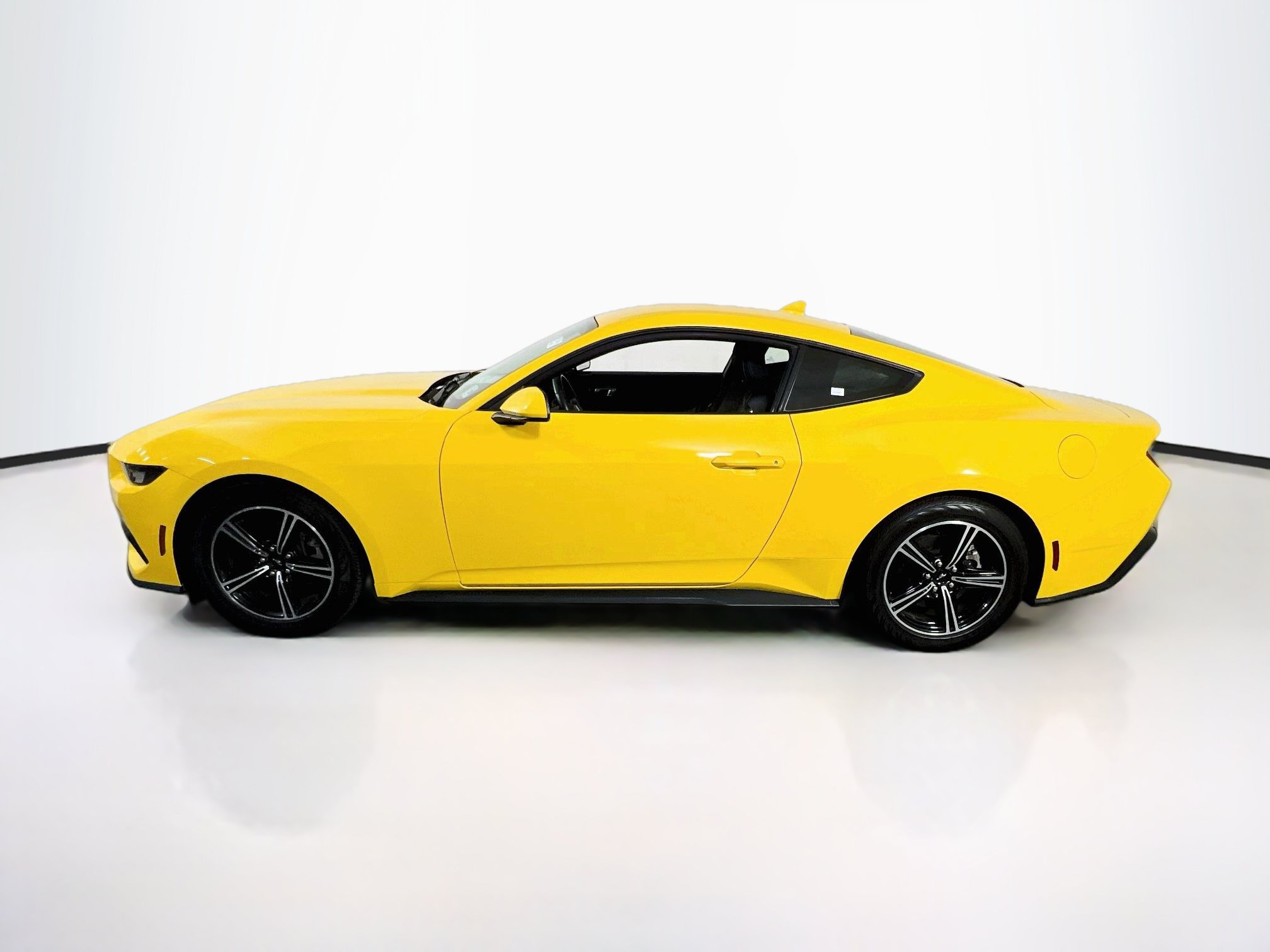 Used 2024 Ford Mustang Coupe RWD image 8