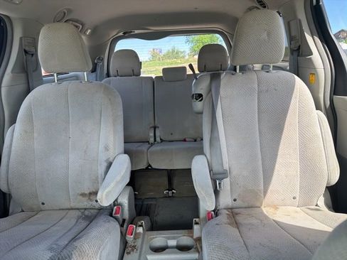 Used 2012 Toyota Sienna LE image 10