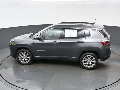 Used 2024 Jeep Compass 4WD image 35