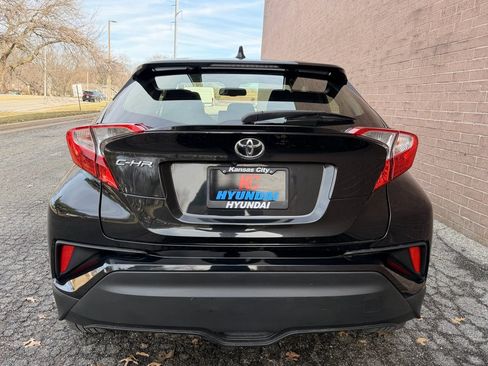 Used 2019 Toyota C-HR LE image 4