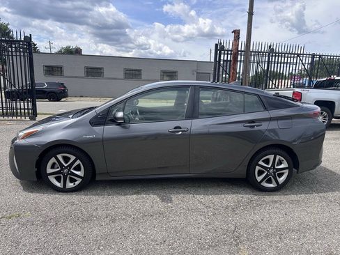 Used 2017 Toyota Prius Three Touring FWD image 4