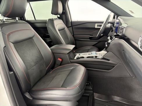 Used 2023 Ford Explorer ST-Line w/ Class IV Trailer Tow Package image 32