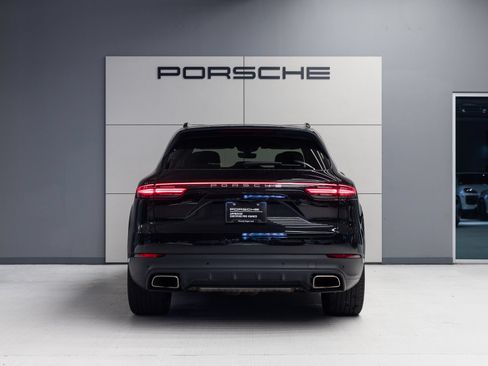 Certified 2023 Porsche Cayenne AWD/4WD image 6