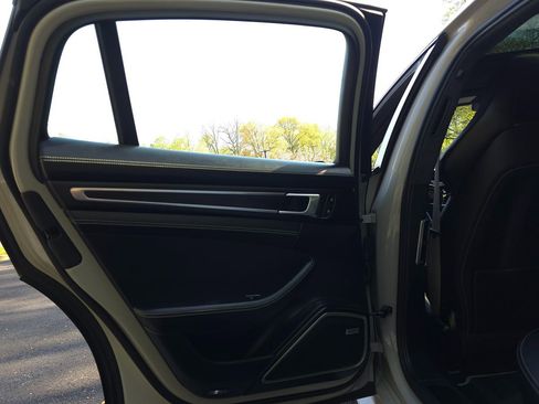 Used 2020 Porsche Panamera 4S image 35