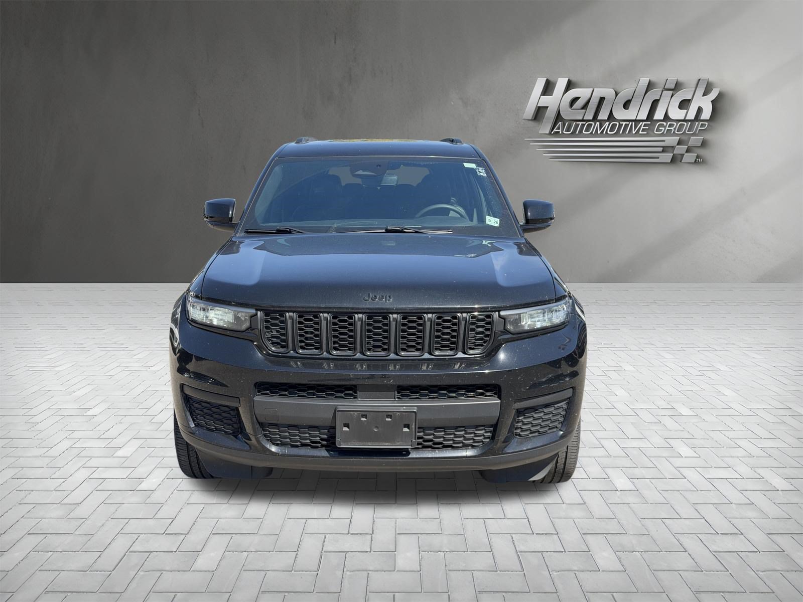 Used 2023 Jeep Grand Cherokee L Laredo AWD/4WD image 3