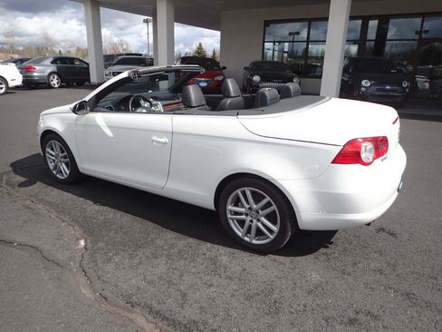 Used 2009 Volkswagen Eos Lux FWD image 11