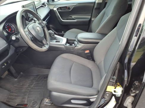 Used 2021 Toyota RAV4 LE AWD/4WD image 5