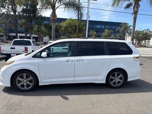 Used 2017 Toyota Sienna SE FWD image 5