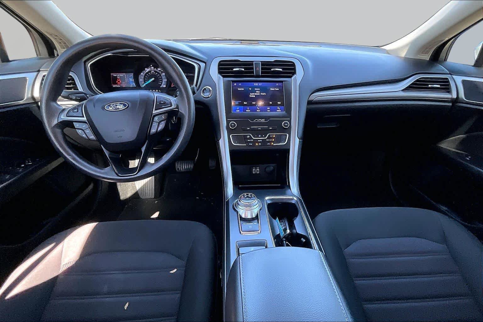 Used 2020 Ford Fusion SE FWD image 16