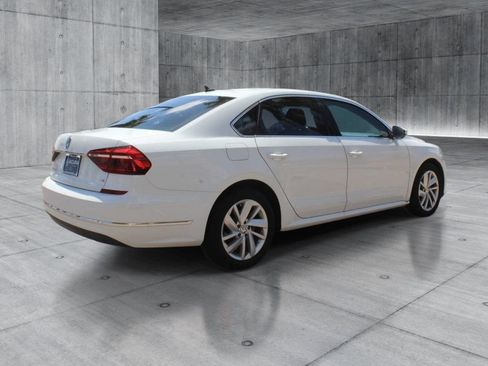 Used 2018 Volkswagen Passat 2.0T SE FWD image 7