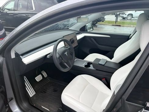 Used 2025 Tesla Model Y Performance AWD/4WD image 9