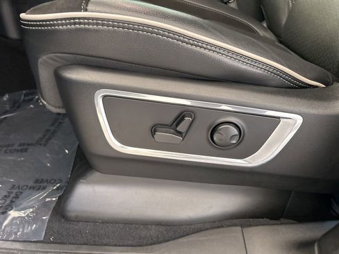 Used 2025 RAM 1500 Laramie w/ Sport Appearance Package AWD/4WD image 47
