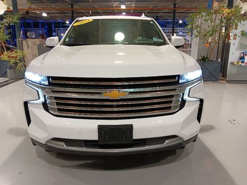 Used 2024 Chevrolet Tahoe High Country AWD/4WD image 3
