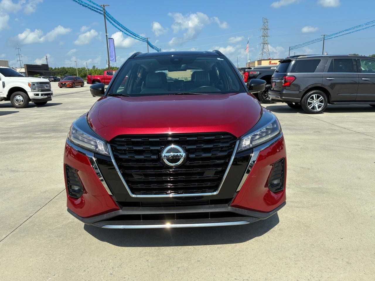 Used 2021 Nissan Kicks SR w/ SR Premium Package FWD image 3