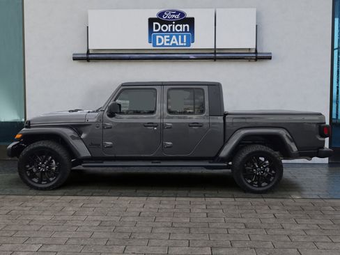 Used 2022 Jeep Gladiator Sport image 6