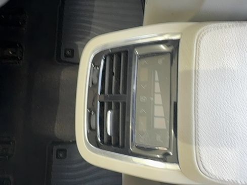 Certified 2022 Volvo XC90 T6 Momentum w/ Advanced Package image 20